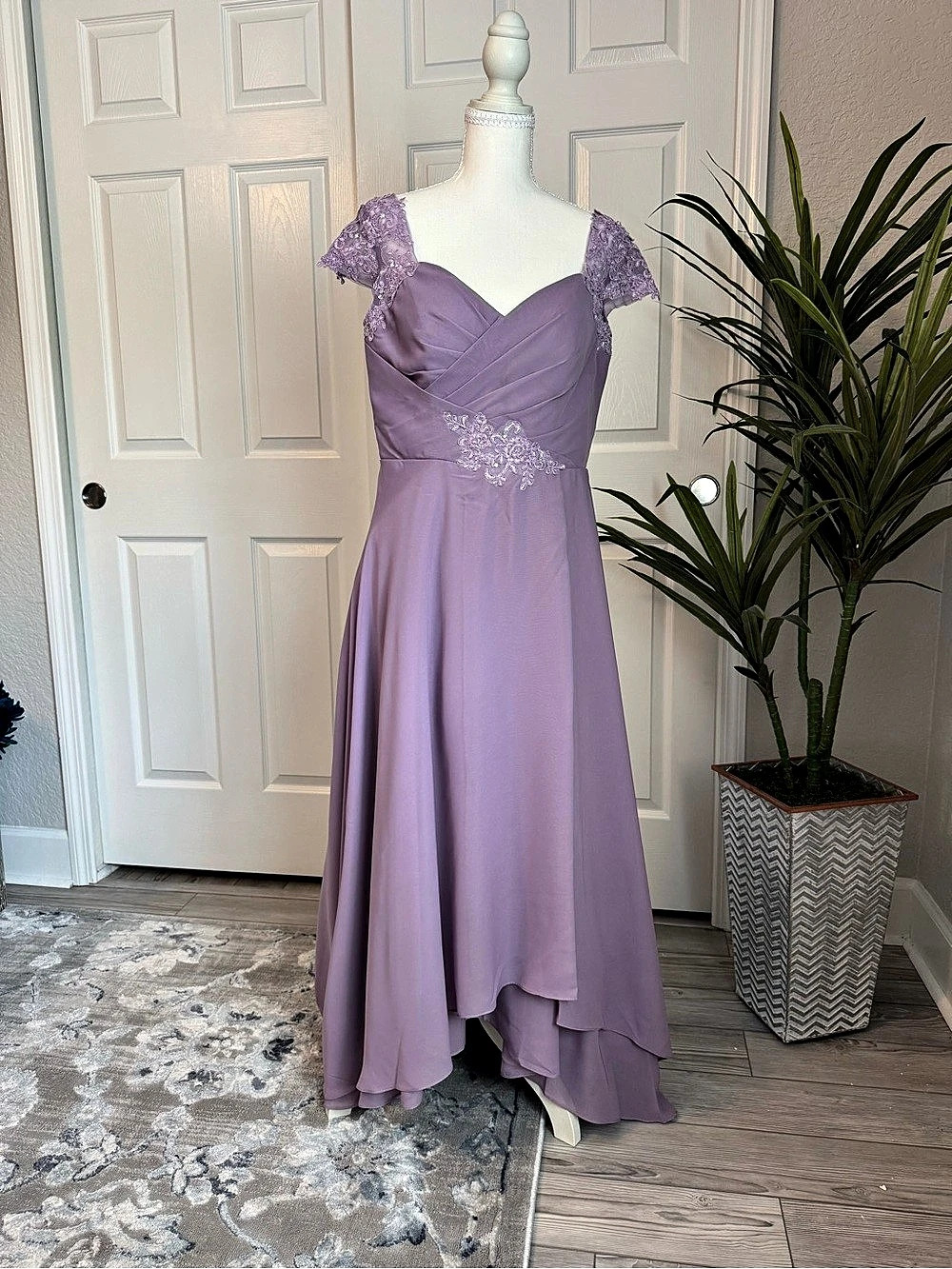 Amazon Formal Attire in Lavender Lace Maxi Dress Size 10 New Without Tags